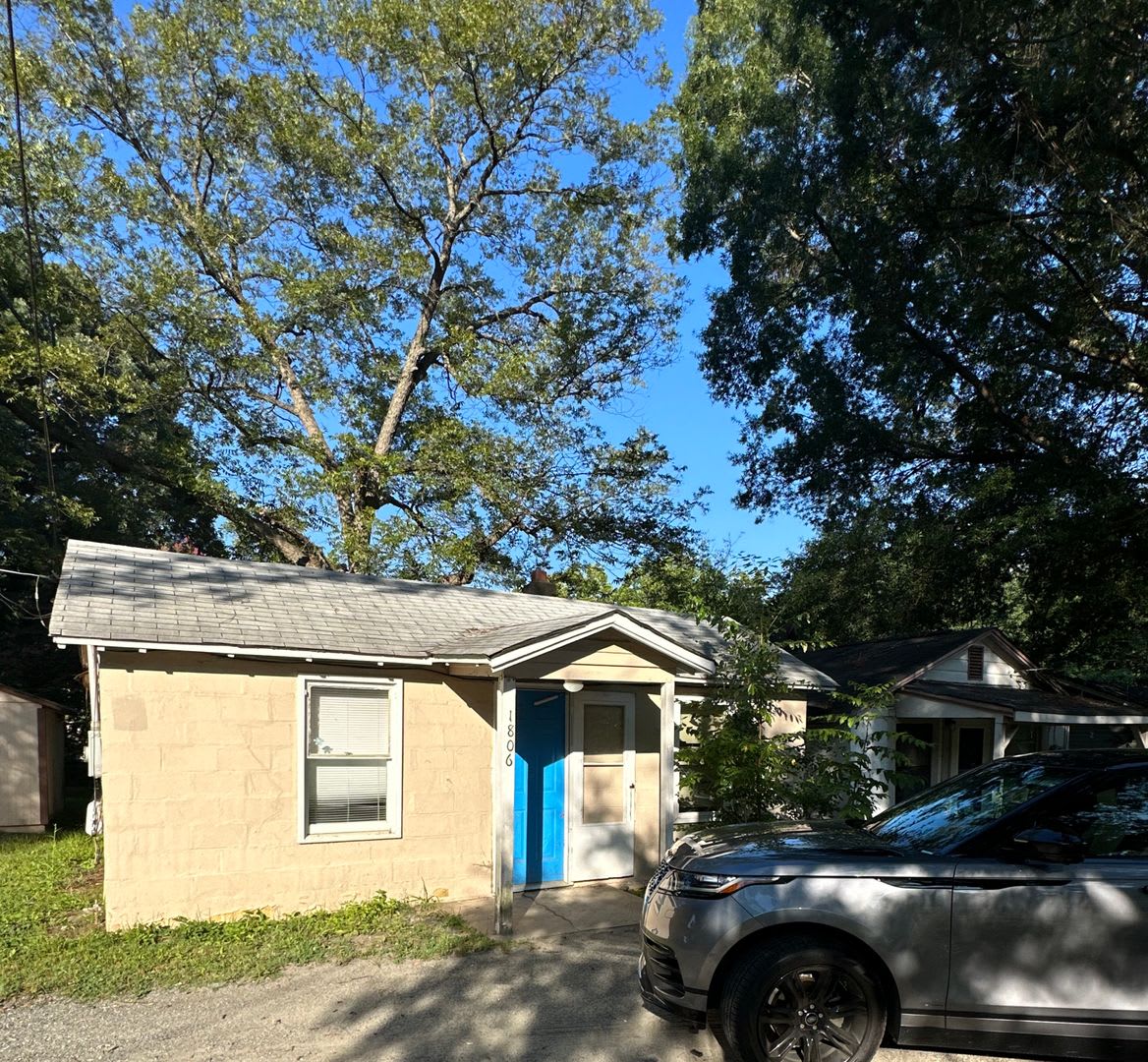COMING SOON! 2 Bed / 1 Bath – photo 1