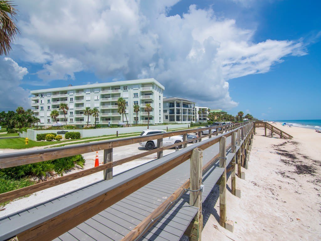 4049 Ocean Drive – photo 1