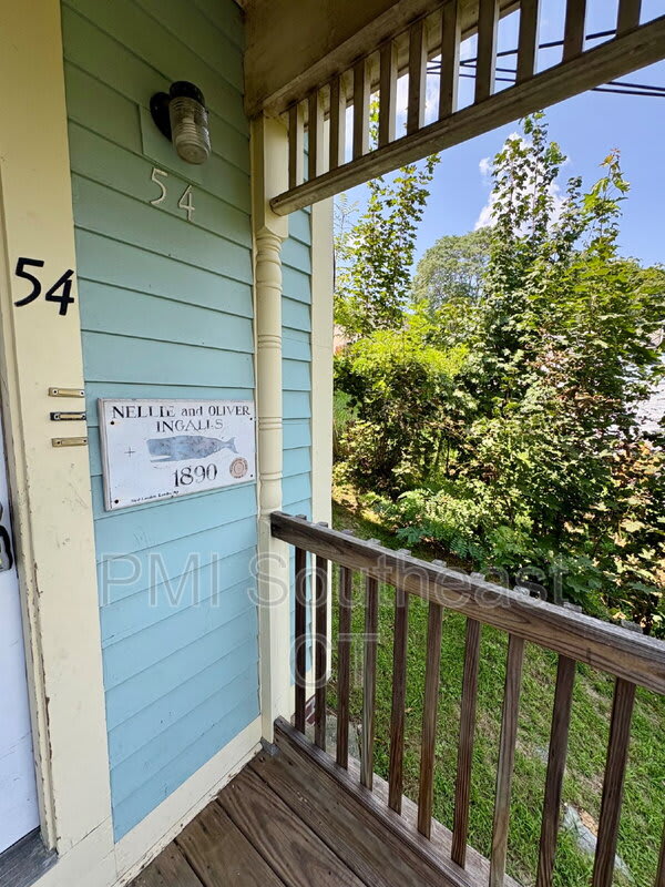 54 Hempstead Street – photo 1 of 34