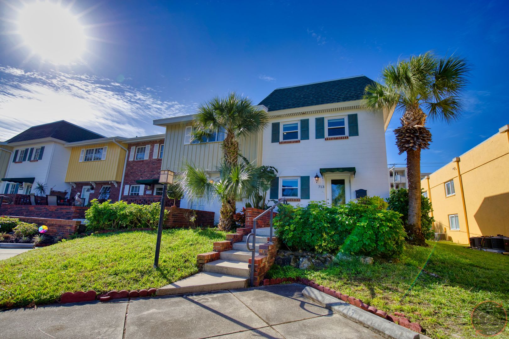 Seasonal Short-Term Venice Island Townhouse Steps from Venice Beach! – photo 1