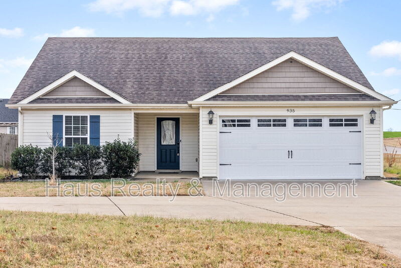 935 Hugh Hunter Rd – photo 1 of 63