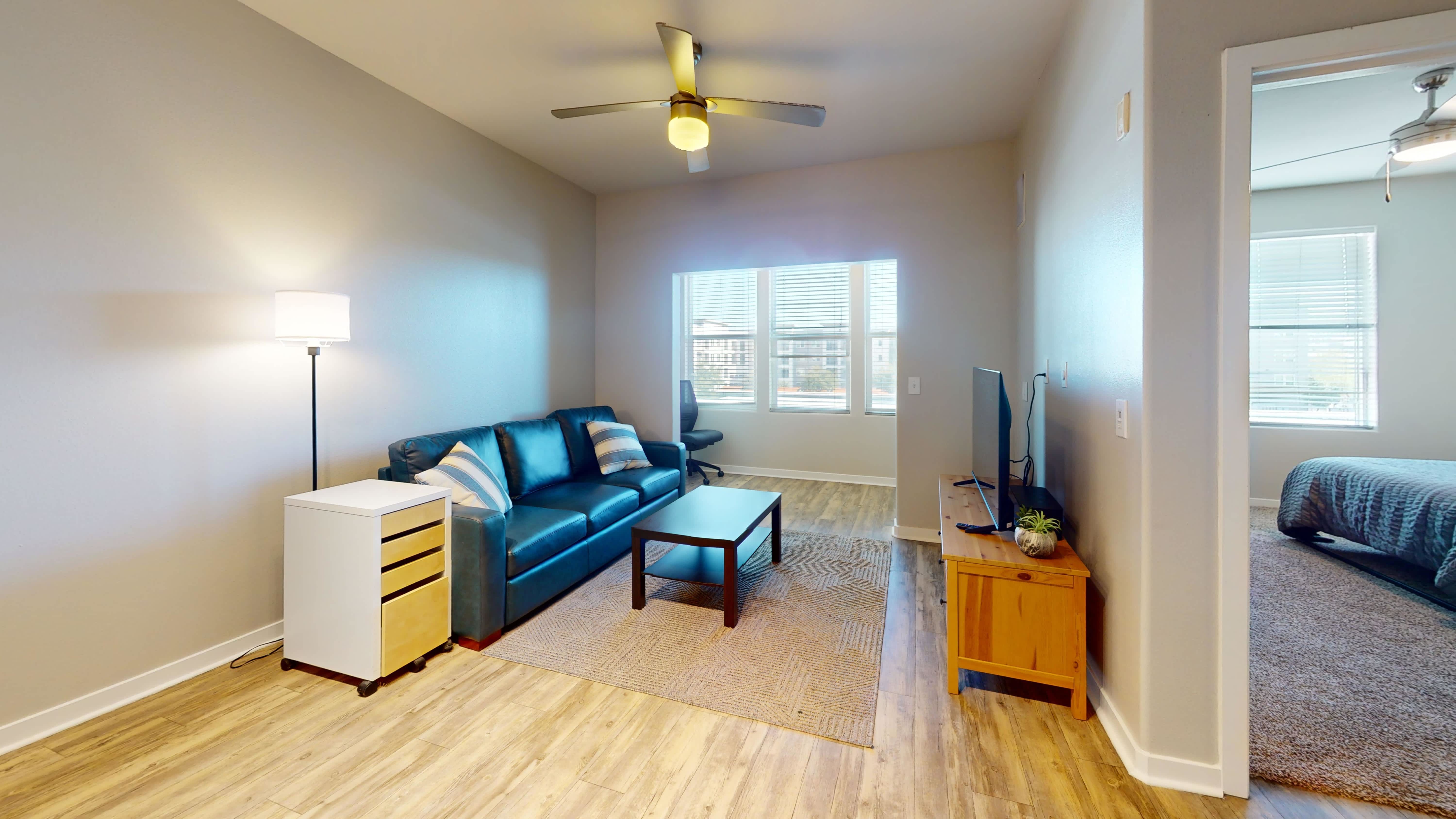1260 W University Dr – photo 1