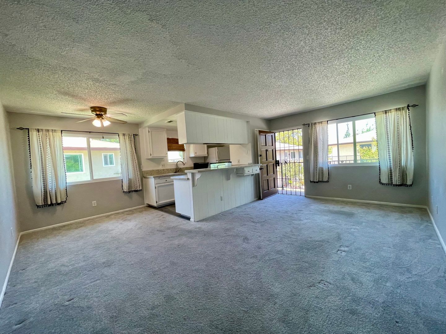 Beautiful Home In Santee 2 Bedrooms 1 Bath With Carport Close To The 52 67 And 125 Freeways Shopping And Restaurants – photo 1 of 12