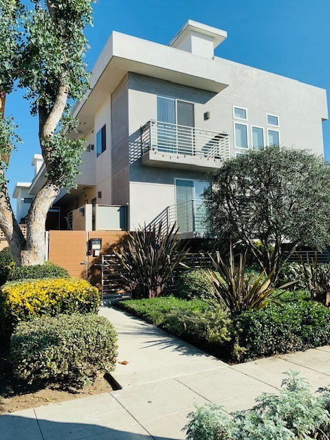 3630 Mentone Ave. – photo 1