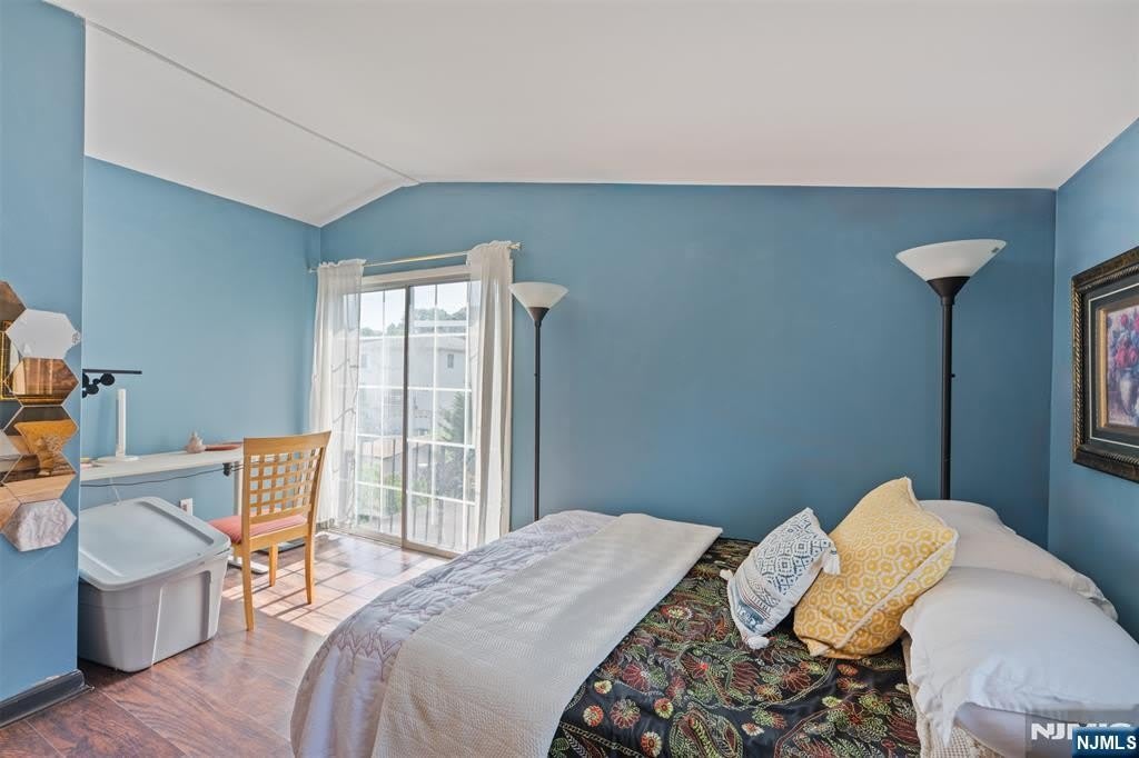 449 Taft Avenue – photo 1 of 12