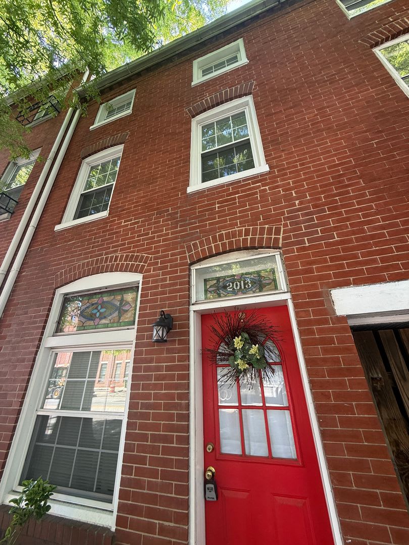 Fully Furnished & Elegantly Renovated Historic 3BR/2.5BA Home with Private Yard & Deck! – photo 1