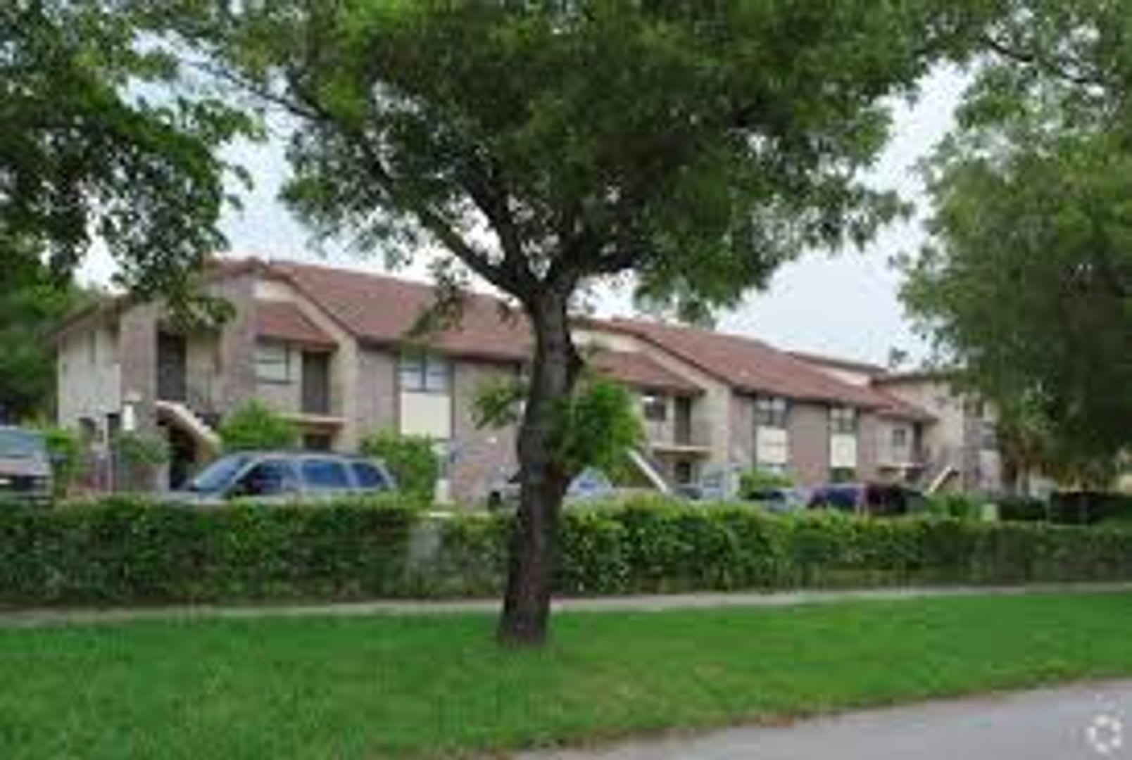 Free Rent Offer Available On Select Units – photo 1