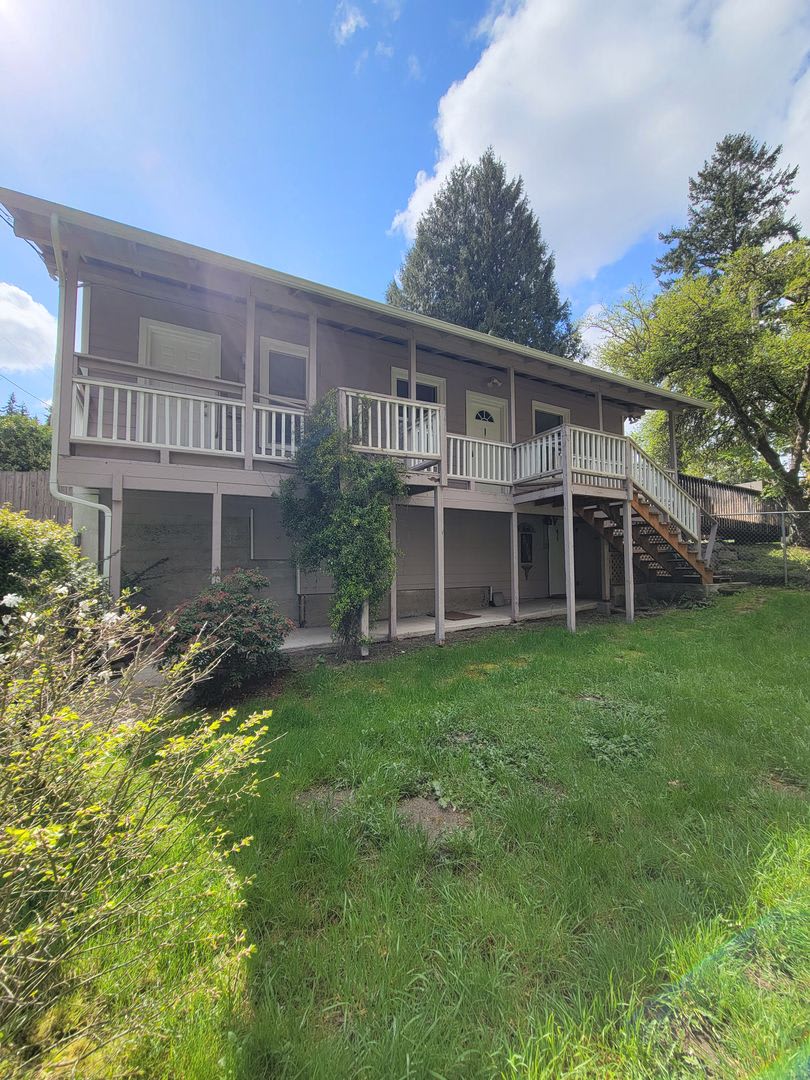 Sweet Two Bedroom Home Minutes from Downtown Port Orchard! – photo 1 of 23