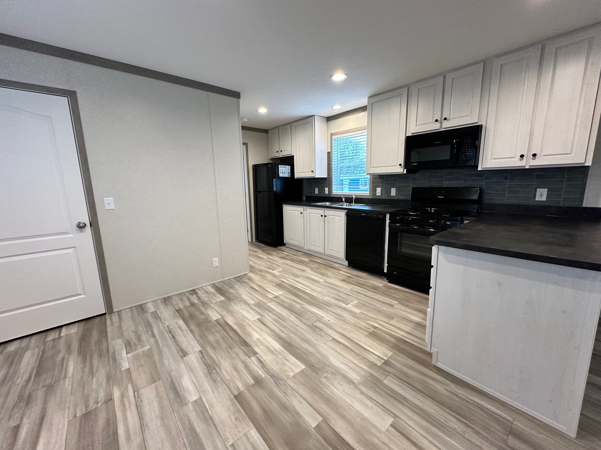 81 Nettie Ave – photo 1 of 14