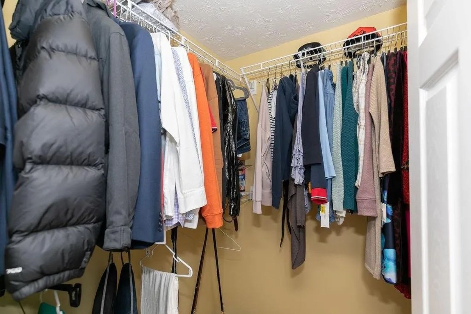 Room In 3 Bedroom Home At Austin Park Cir – photo 1 of 40