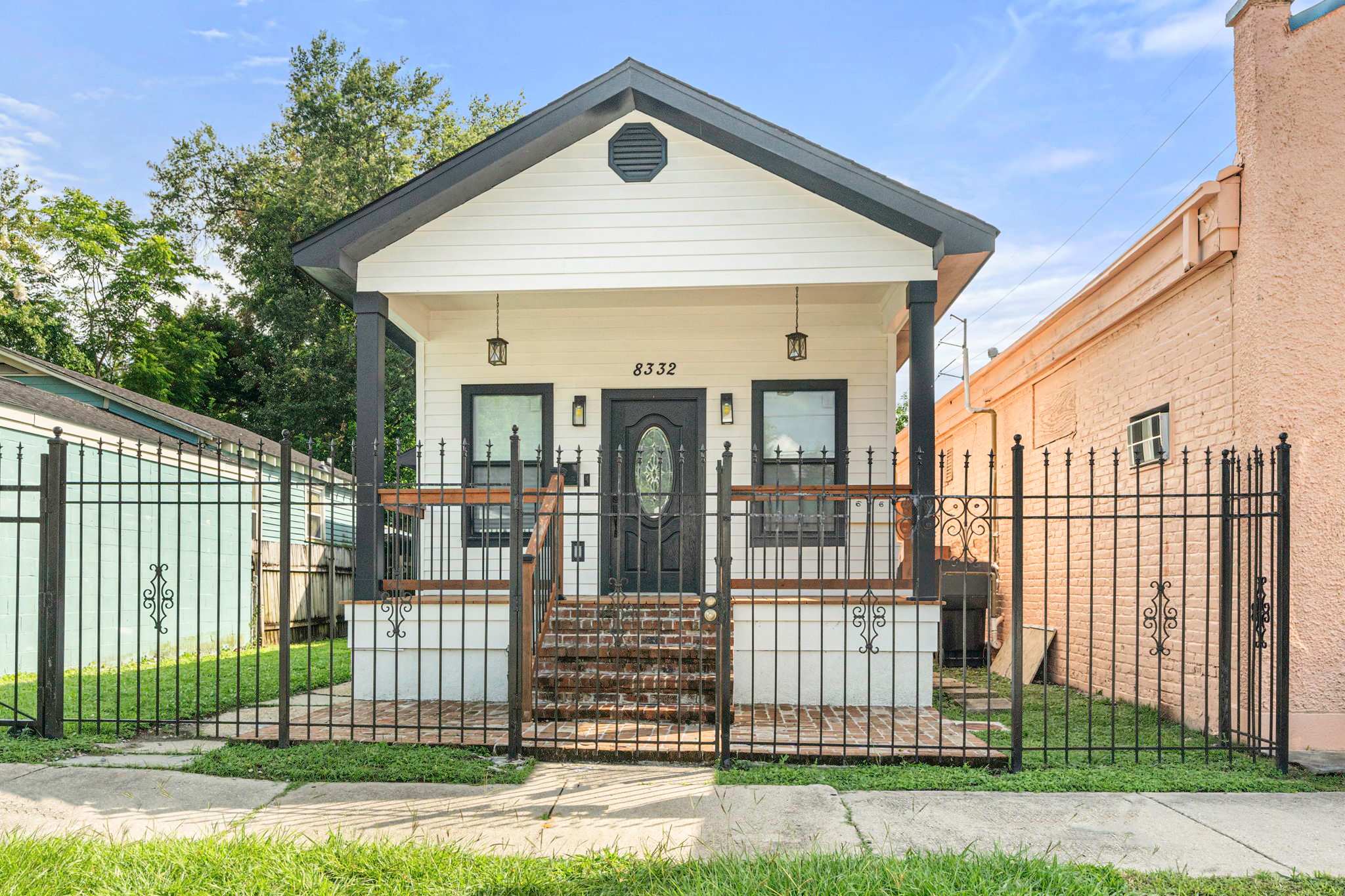 8332 Apple Street – photo 1