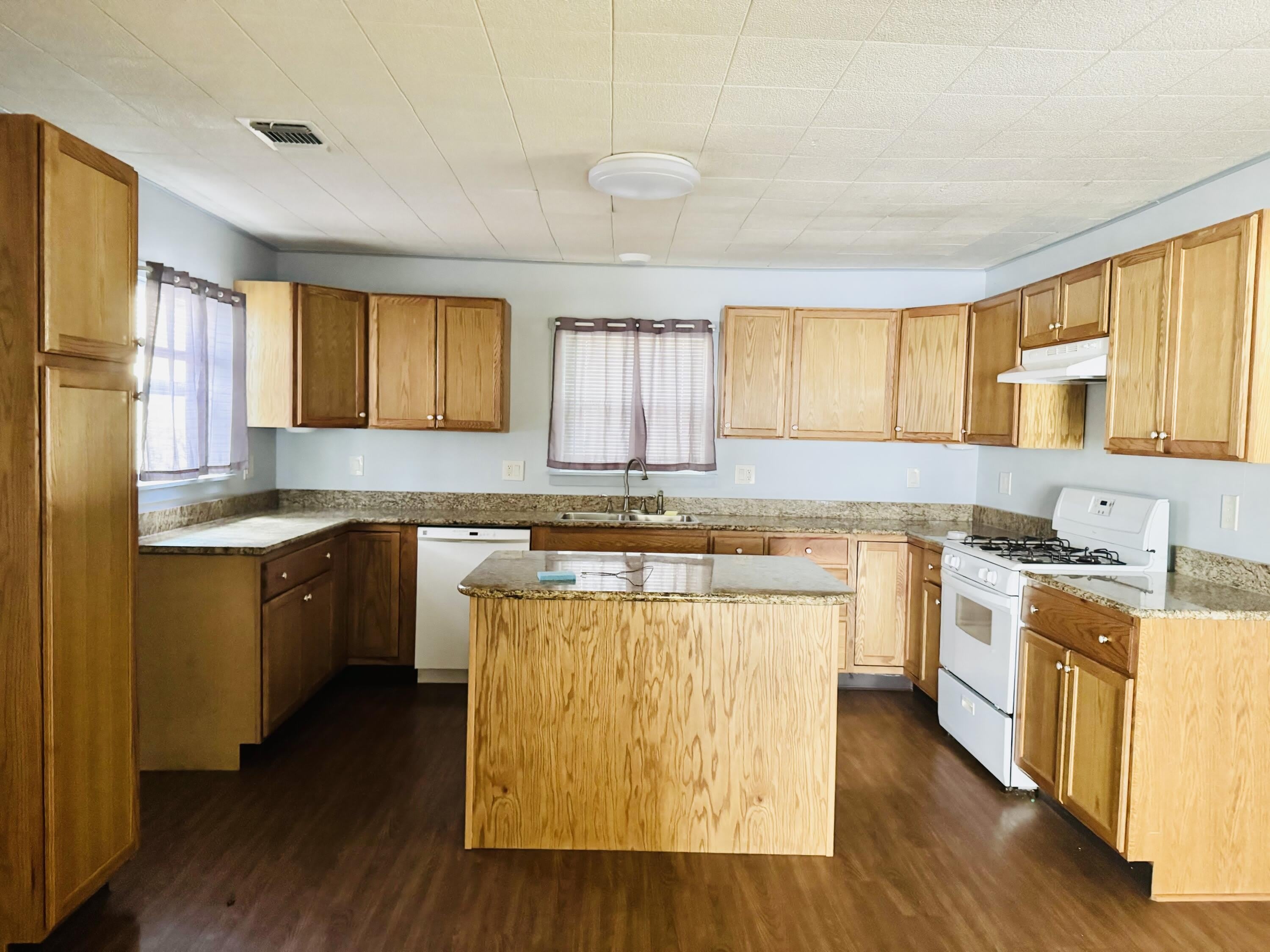 1510 E Harris Avenue – photo 1 of 31