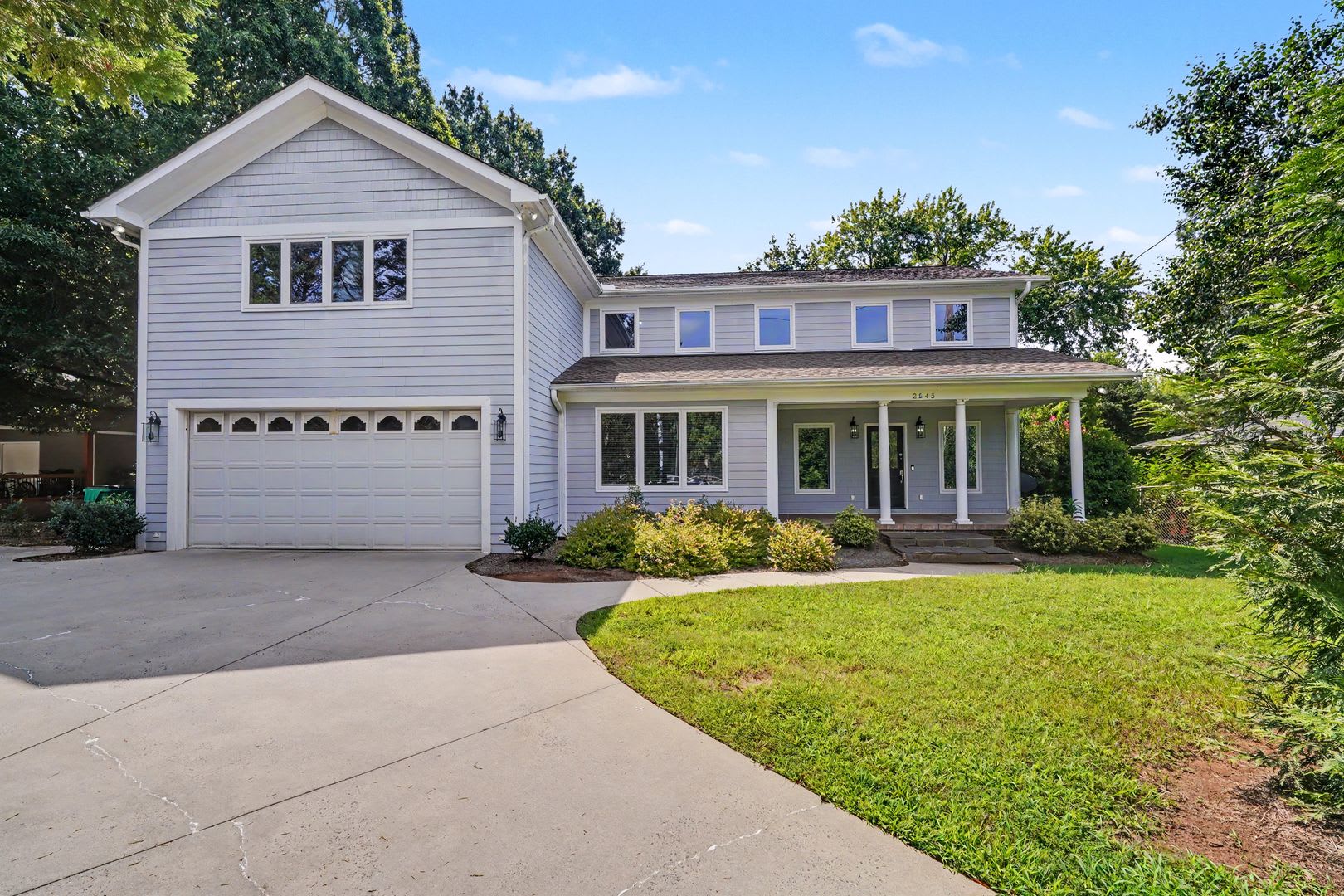 Executive 4BR Home Featuring 4.5 Baths & Walk-In Closets – photo 1