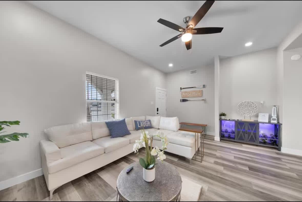 102 West Corral Street – photo 1 of 20