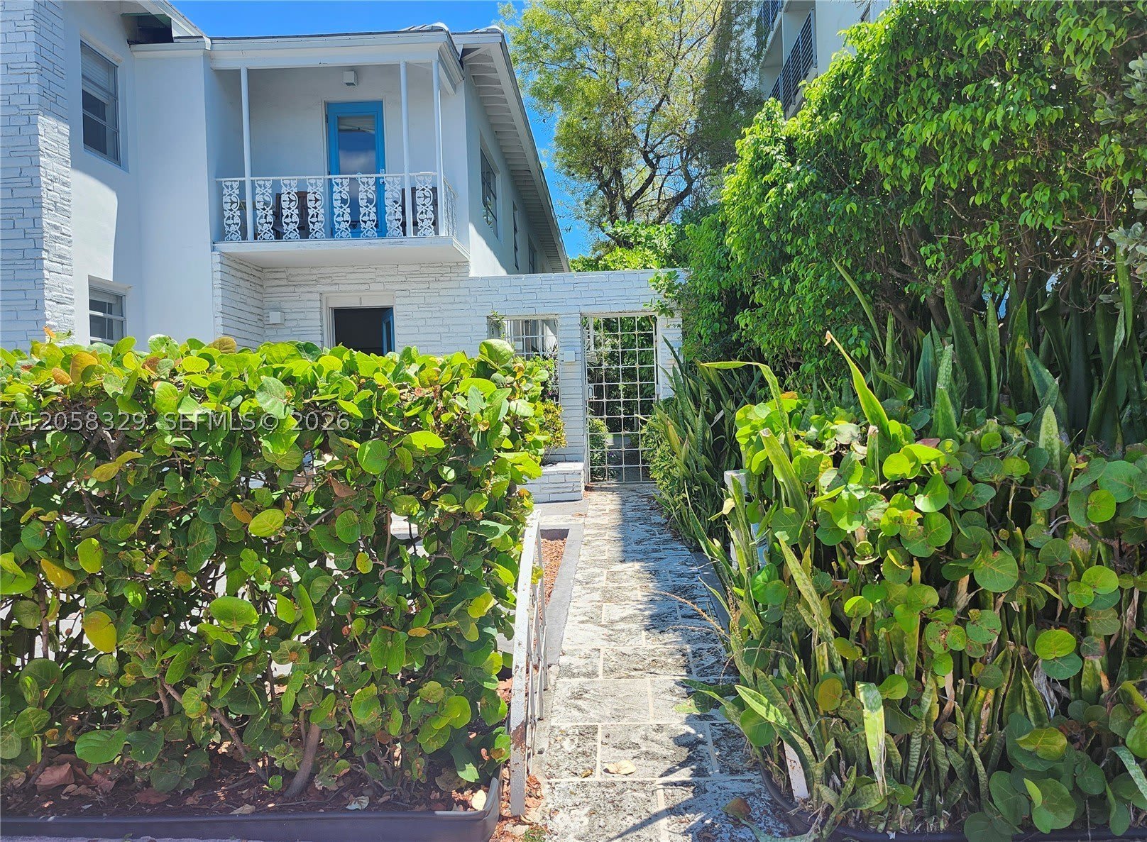 1557 Euclid Ave – photo 1