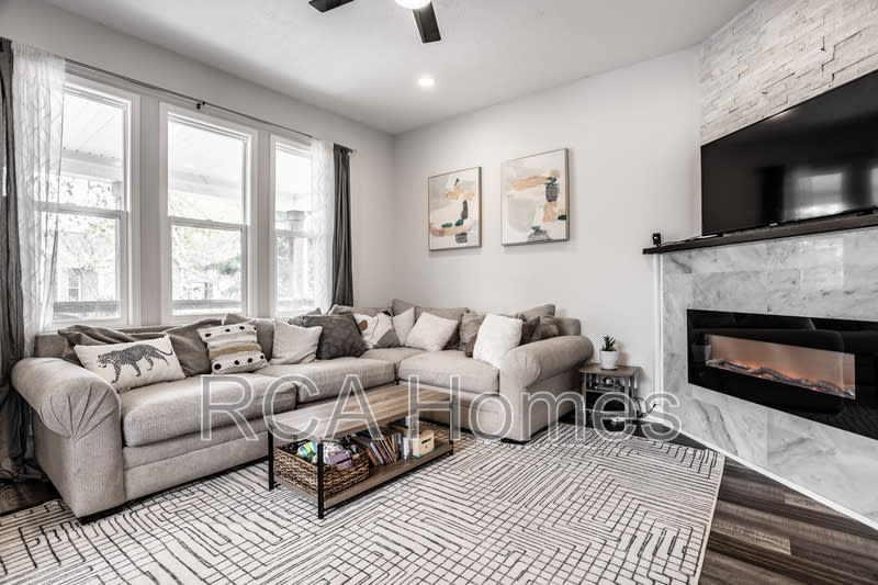 1547 Hoyt Avenue – photo 1