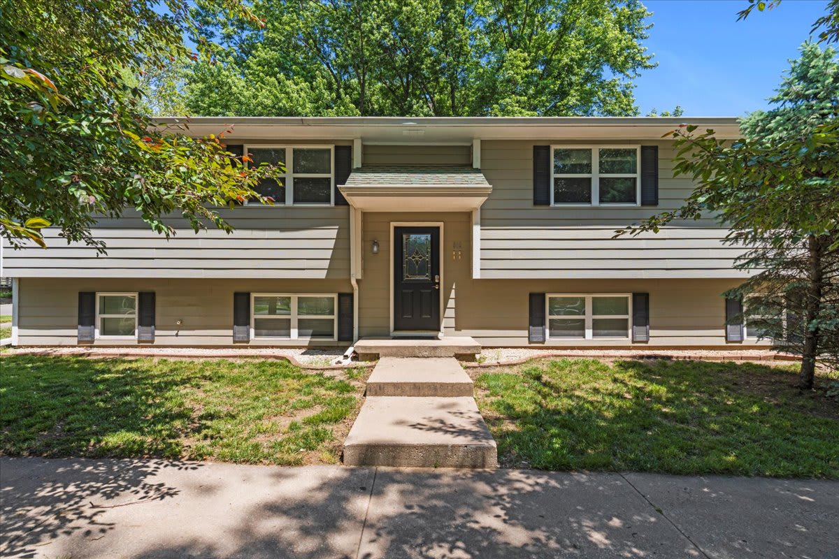 310 North 8th Street – photo 1 of 5
