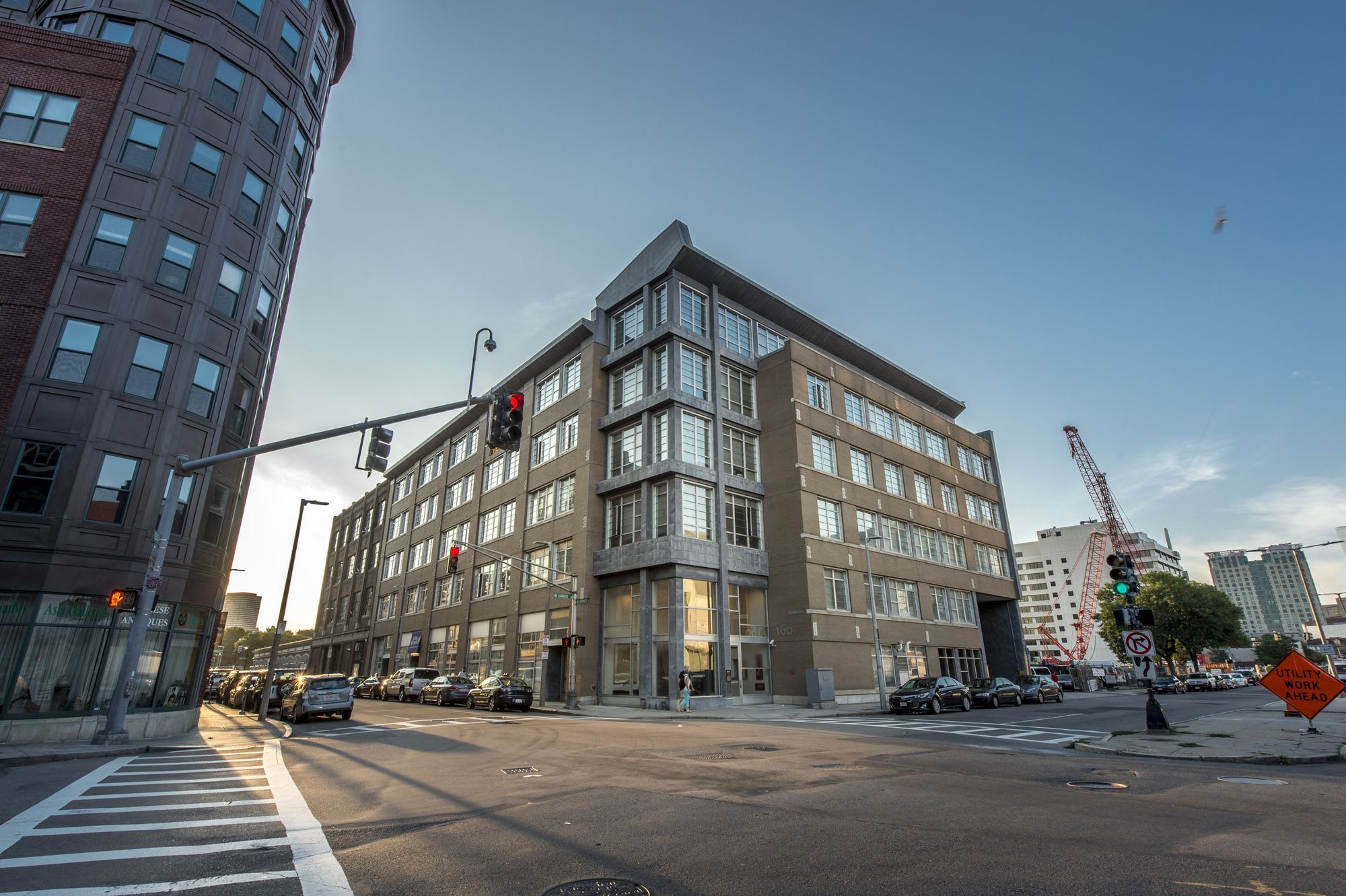160 East Berkeley Street – photo 1
