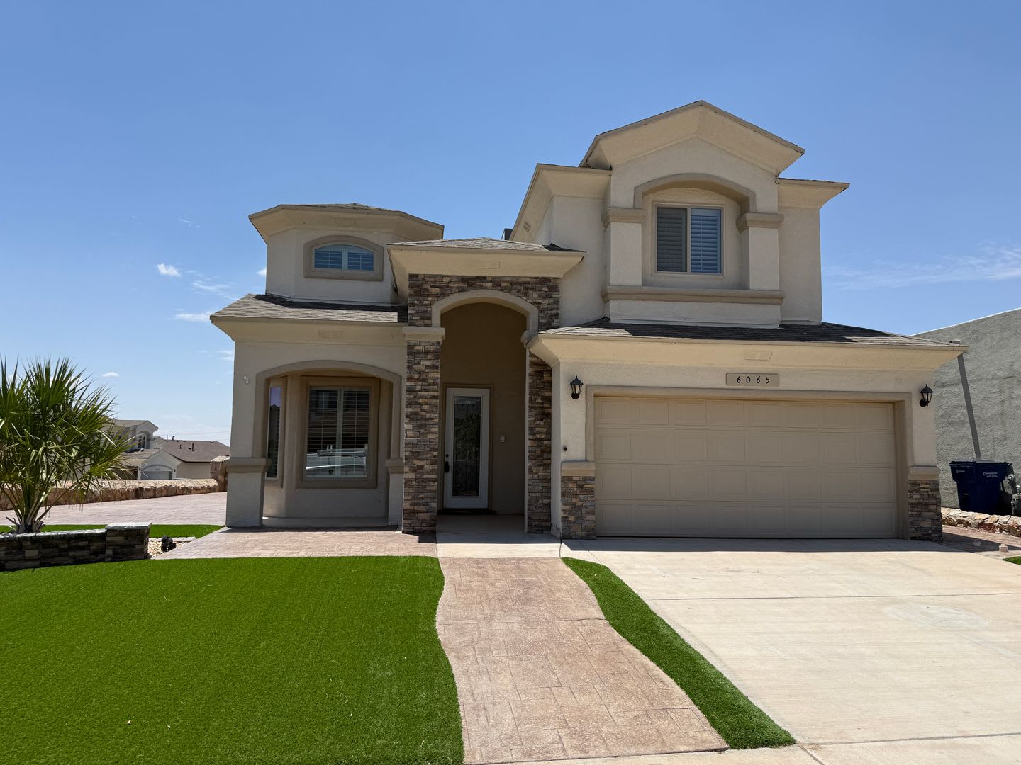 Upper Valley 4 Bdrm 2 5 Bath – photo 1