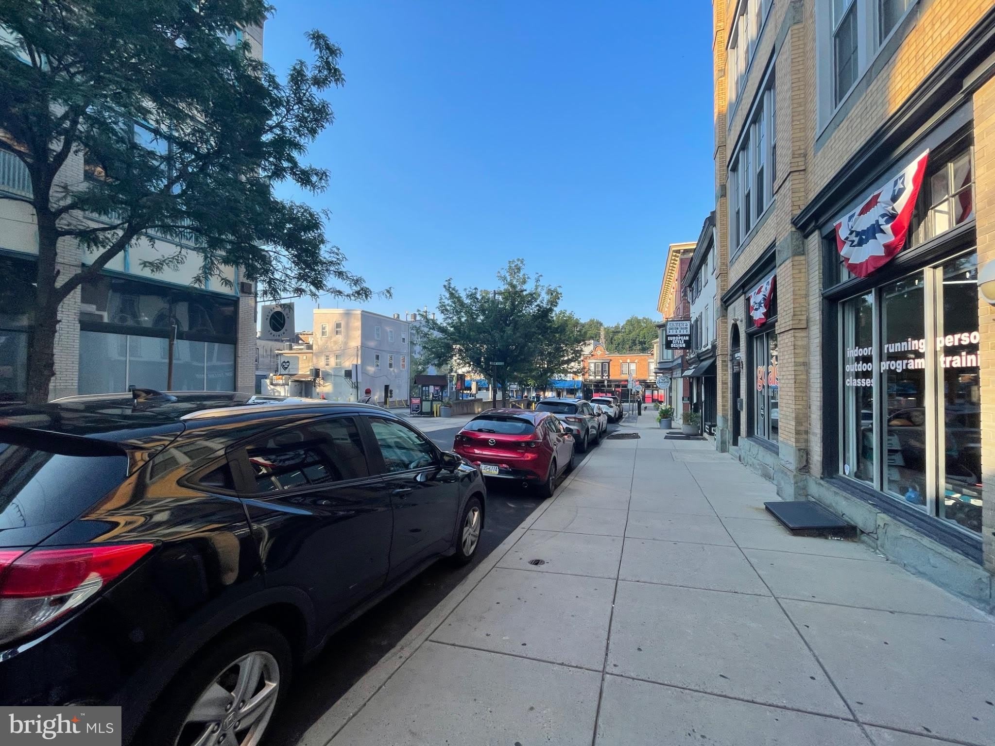 114 LEVERING Street – photo 1