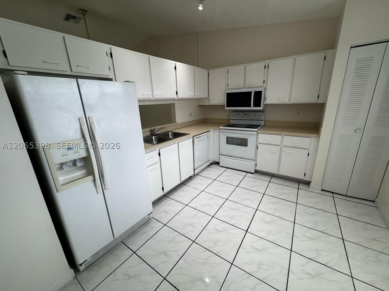 8848 NW 76th Ct – photo 1