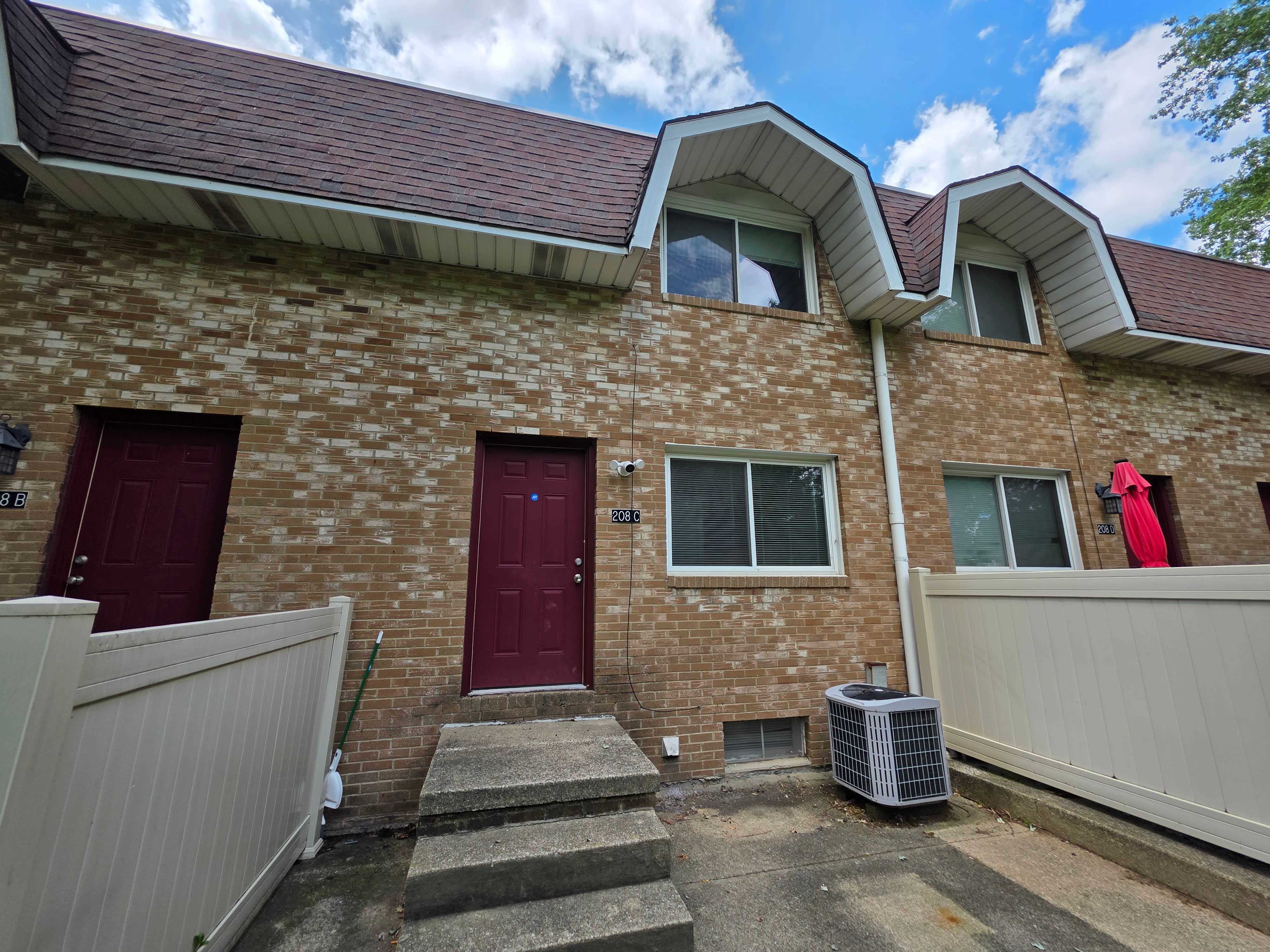 208 Northwest Ave – photo 1 of 11