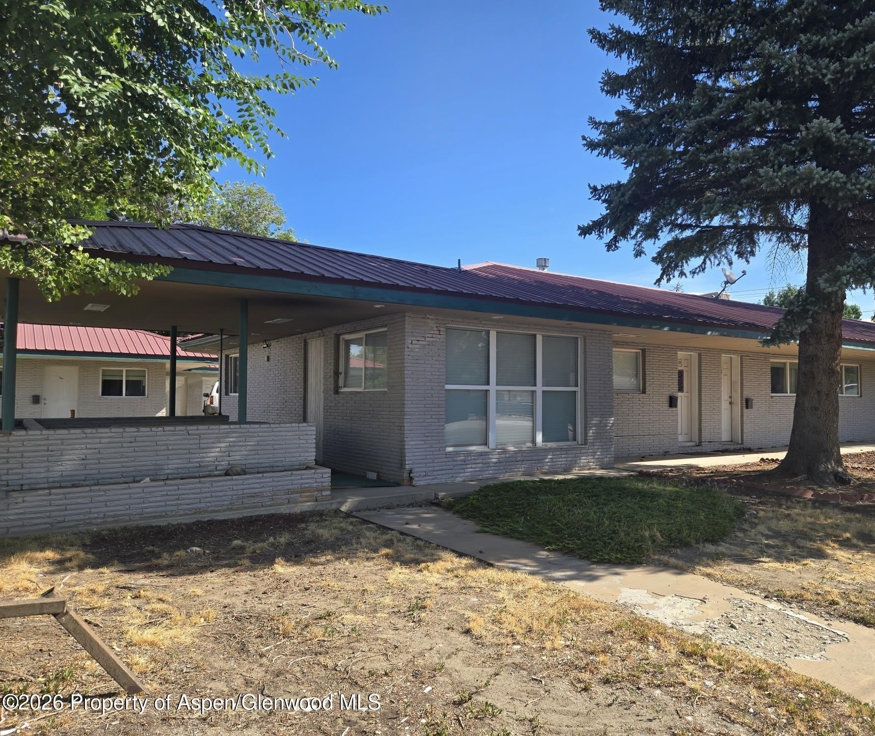 205 E Victory Way – photo 1 of 6