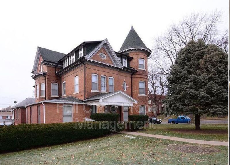 2419 F St – photo 1 of 8