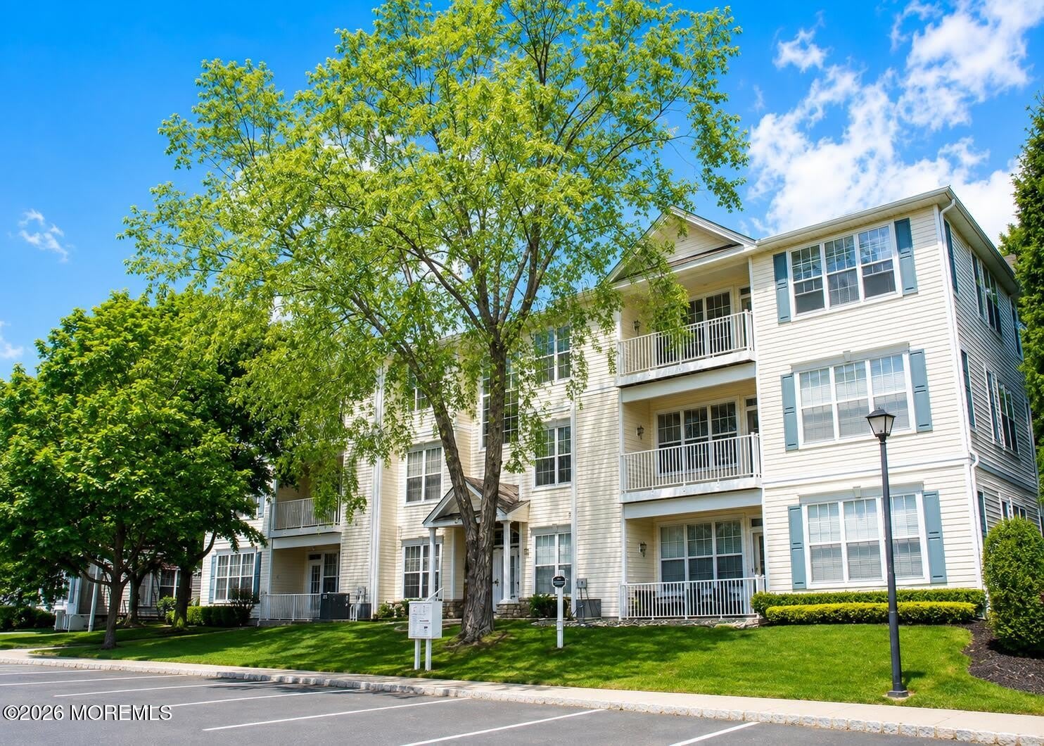 526 Saint Andrews Place – photo 1