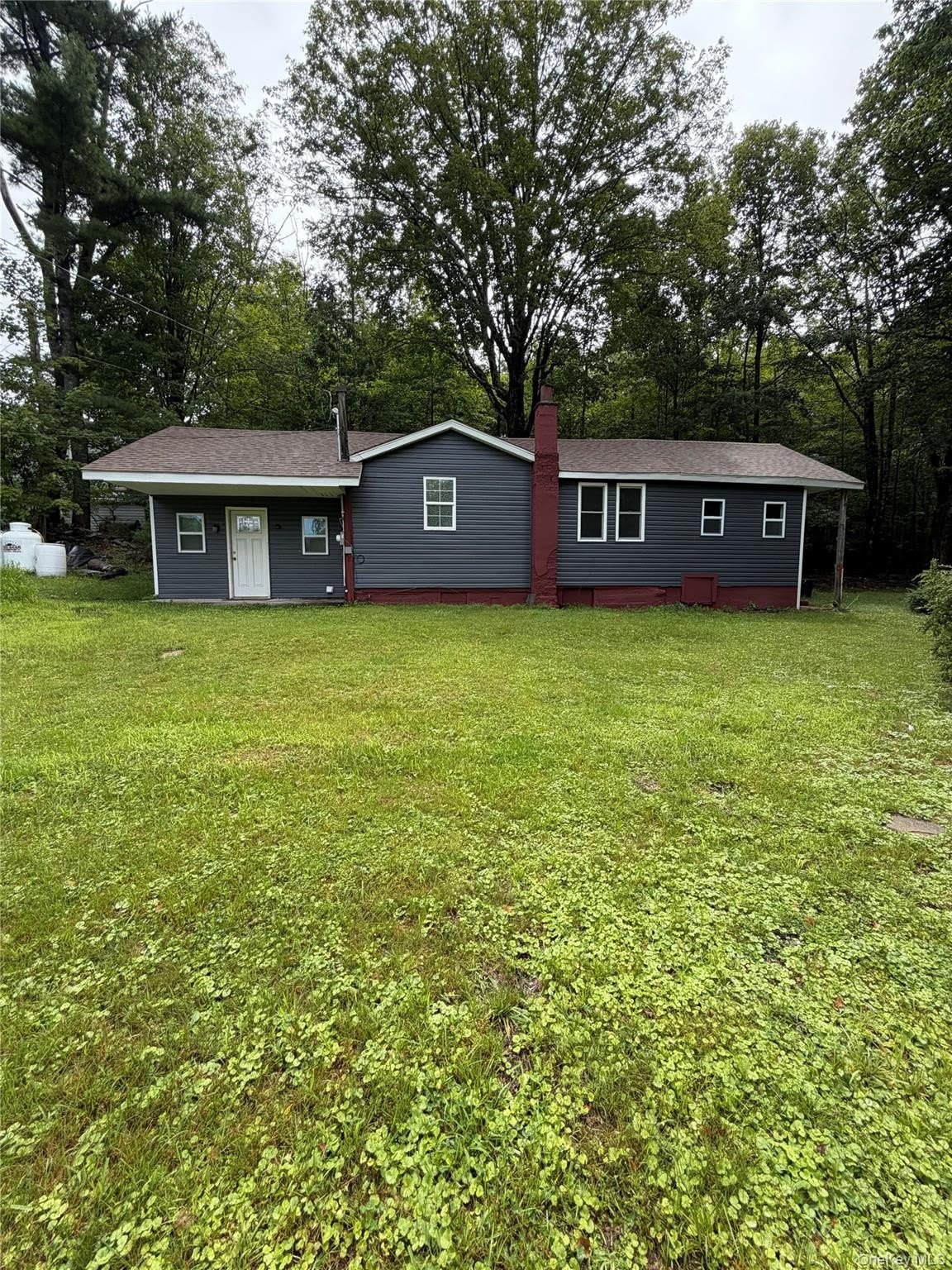 14 Maple Street E – photo 1 of 19