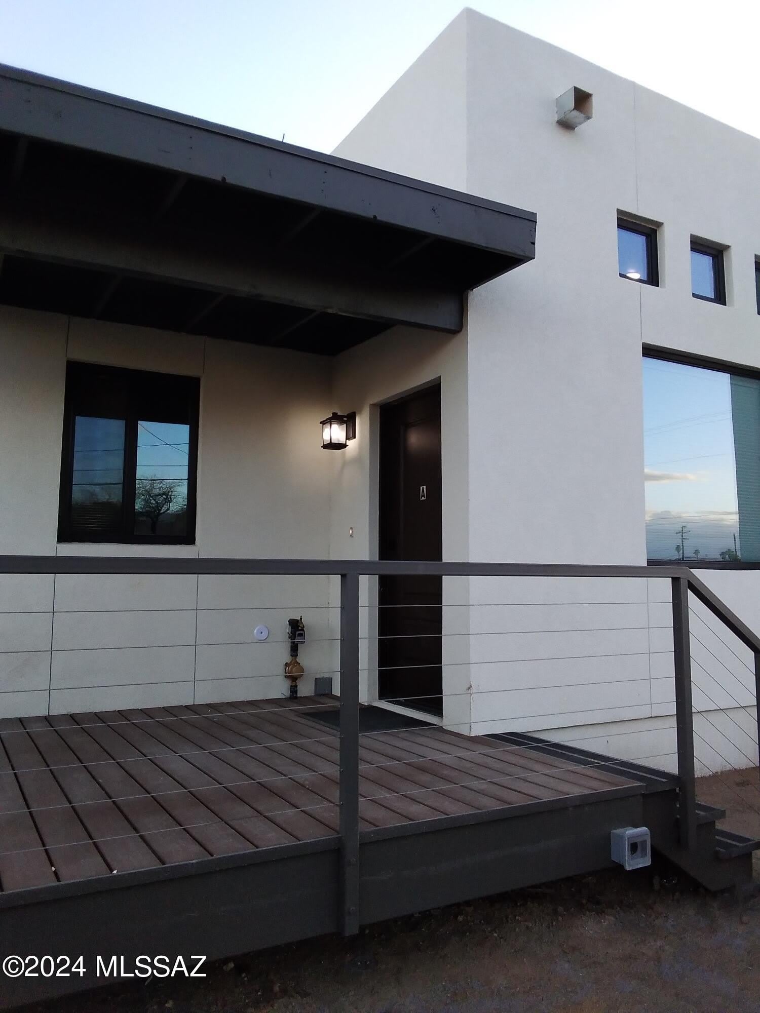 3250 N Stone Avenue – photo 1