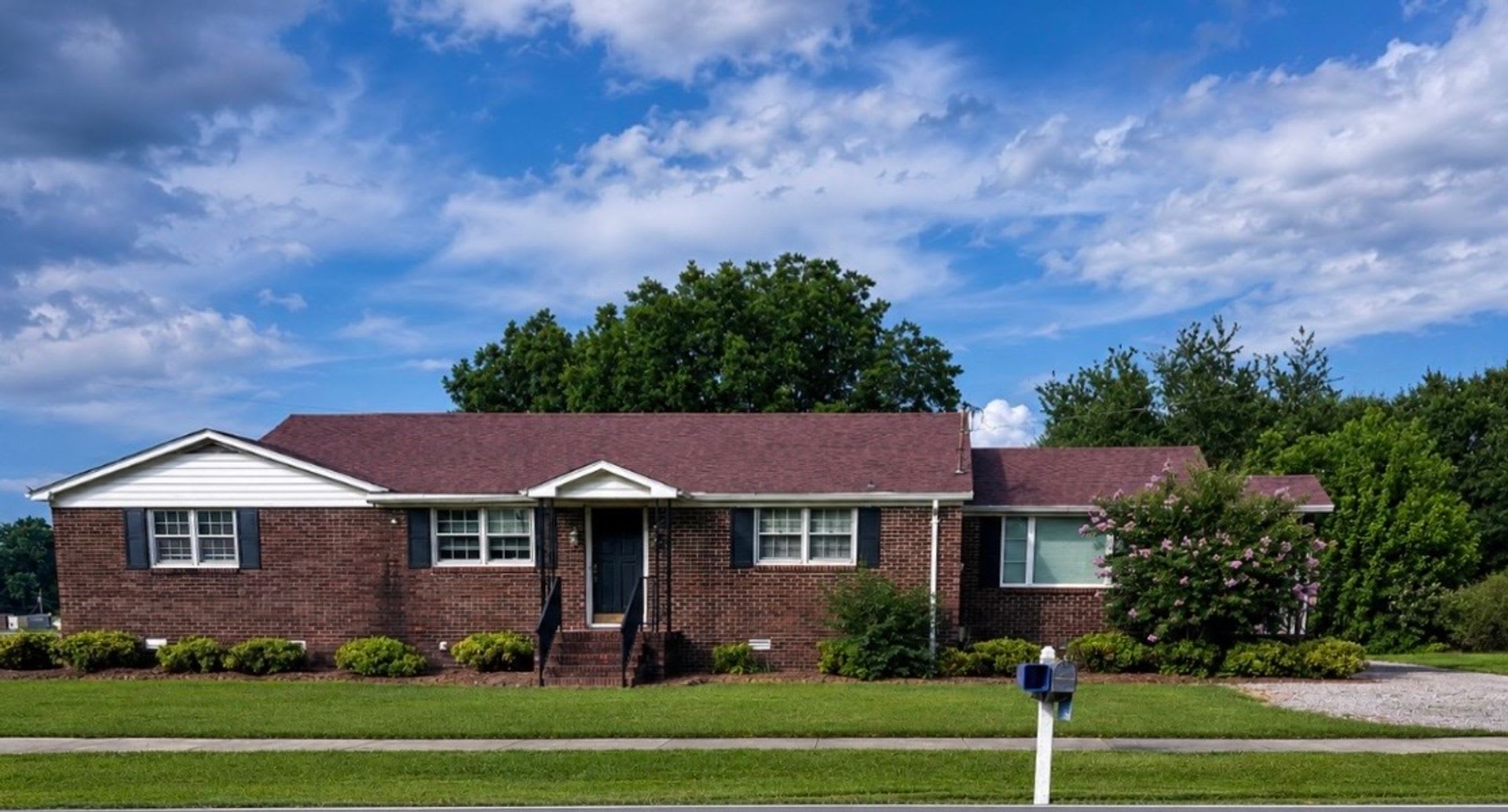 4 Bedroom, 2 Bath – photo 1 of 21