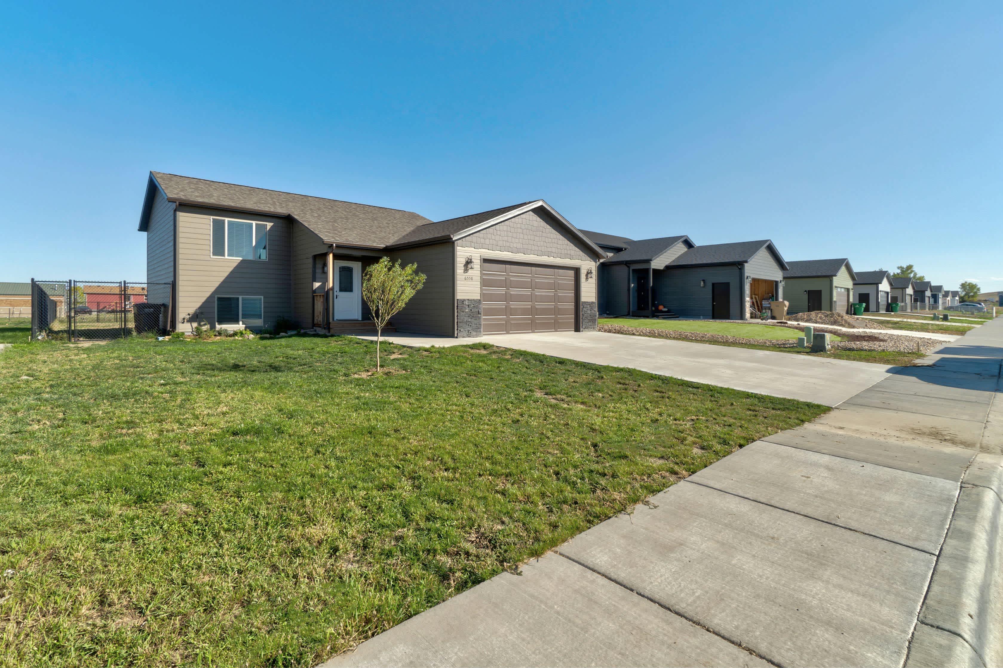 6558 Abelia St – photo 1 of 190