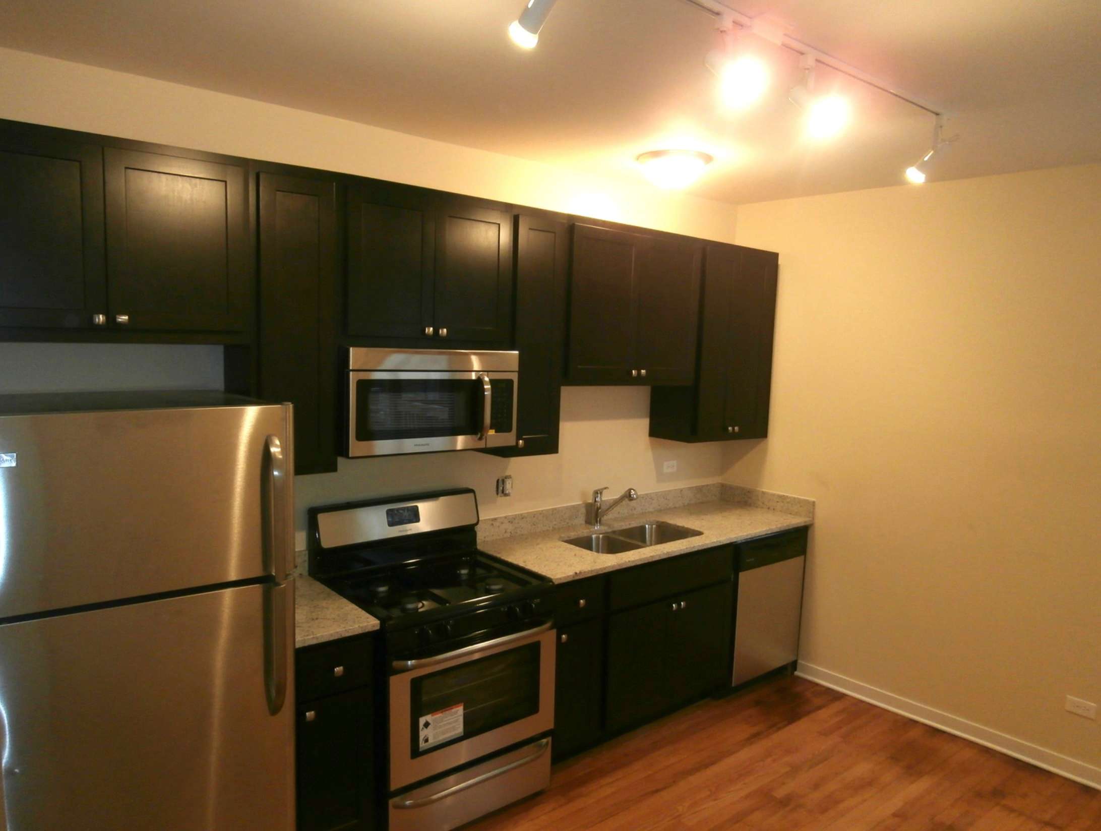 6975 N Greenview Ave – photo 1