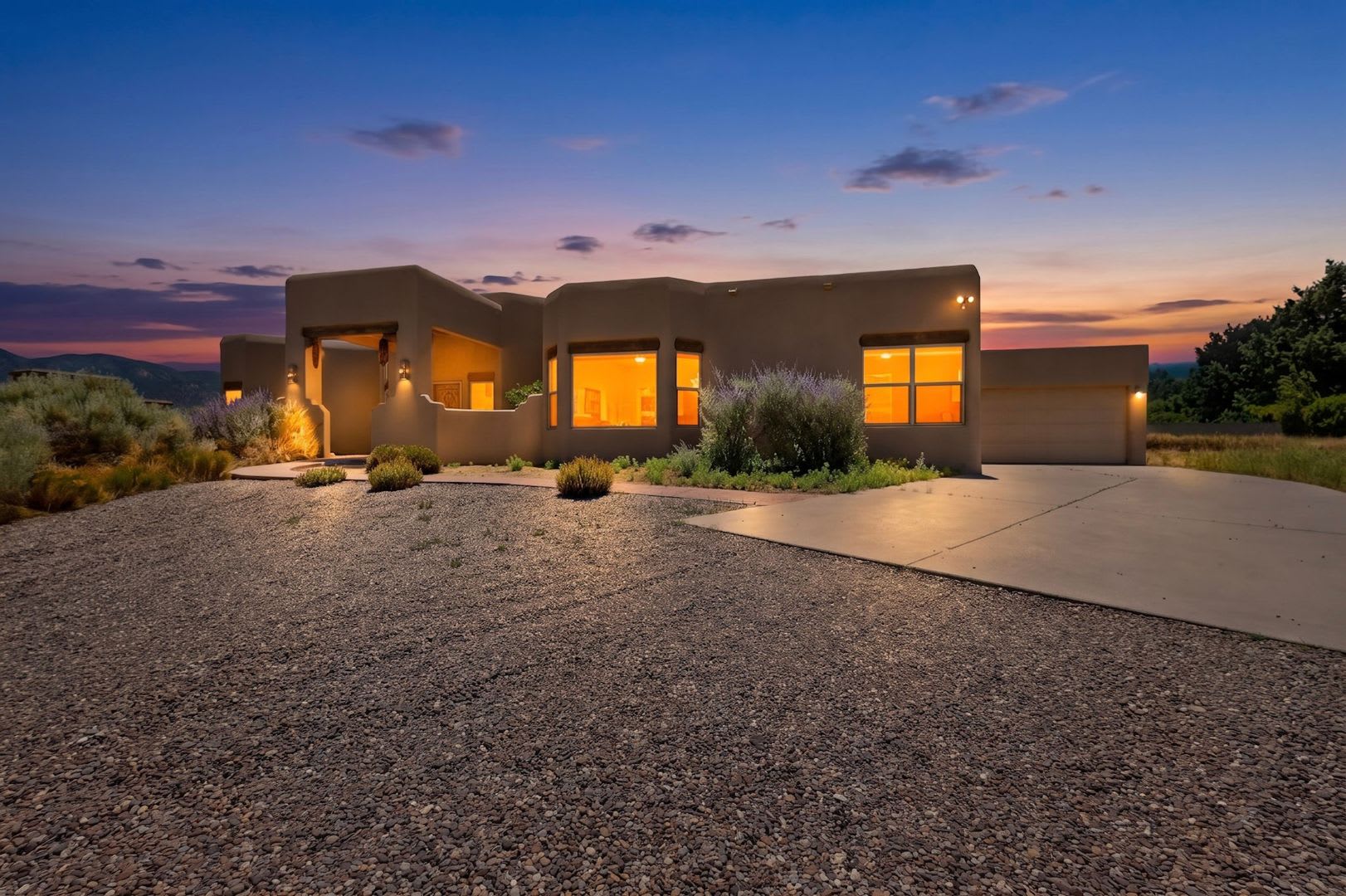 Luxuary Home in N. Alb Acres 2200/sf 3/bd 2/ba 2/cg – photo 1 of 41