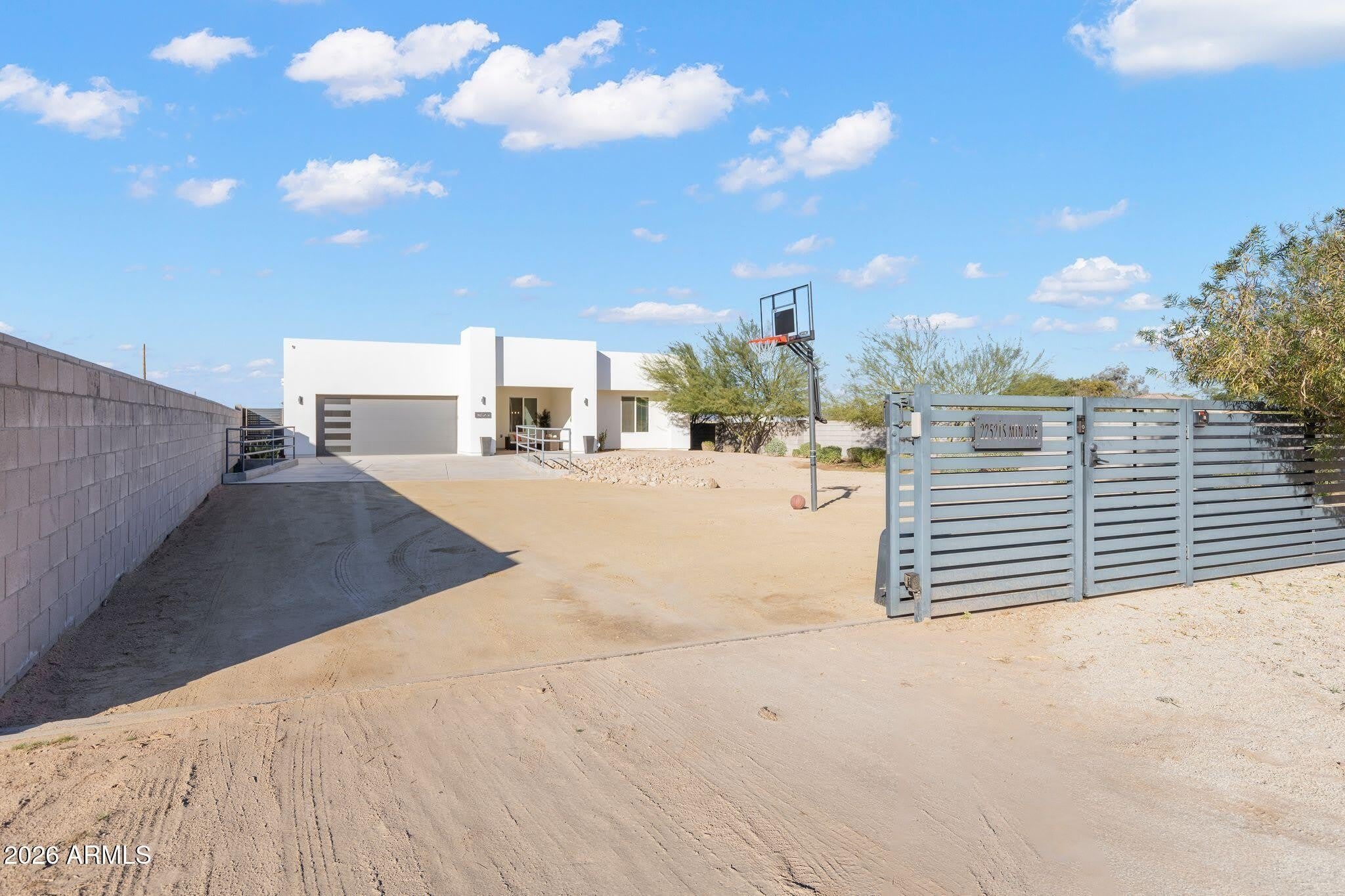 2252 E SOUTH MOUNTAIN Avenue – photo 1