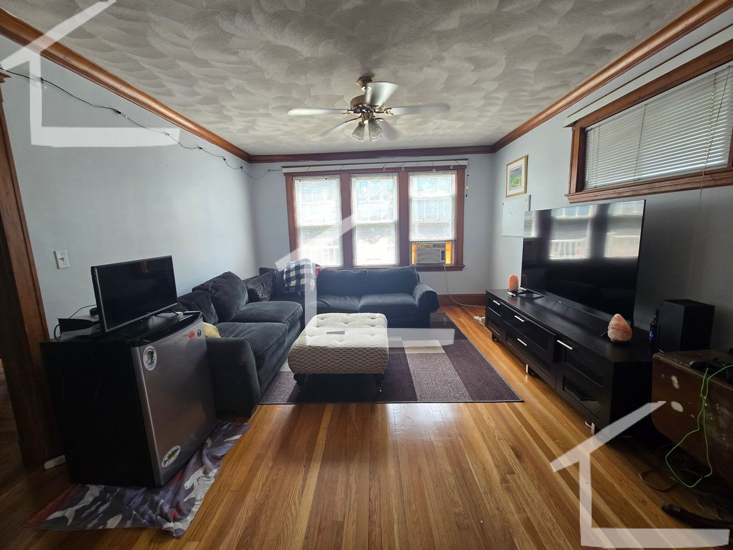 3 bed in Brighton steps from BC – photo 1