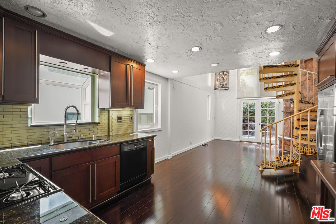 1665 North Beverly Glen Boulevard – photo 1
