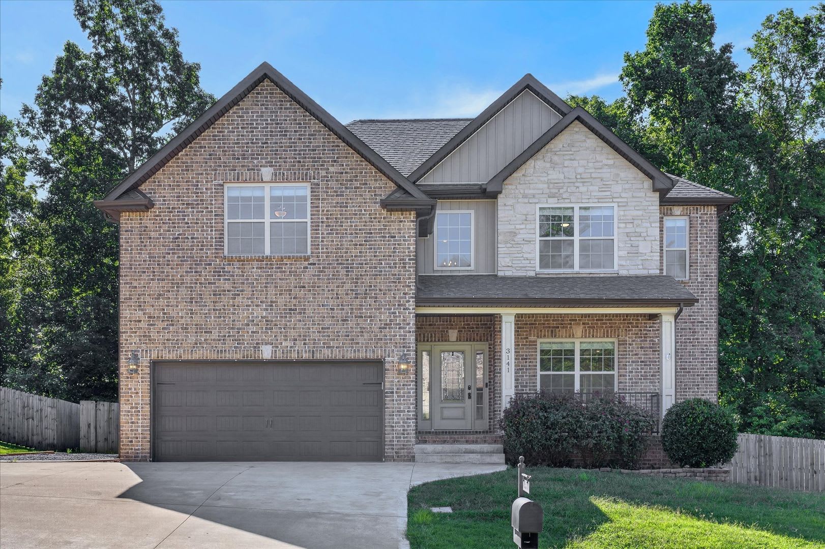 Dog Friendly Four Bedroom With Bonus – photo 1