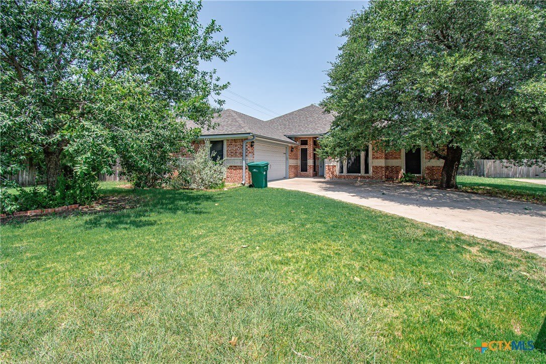 1401 Saxon Circle – photo 1 of 26