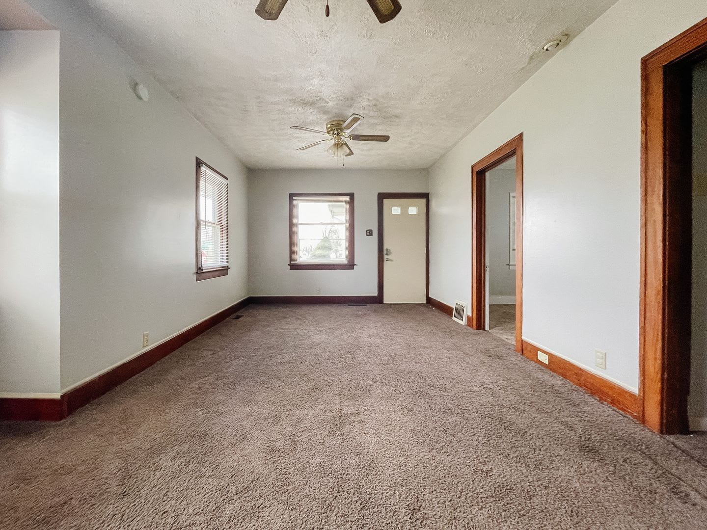 For Rent 1317 W Memorial Dr Pet Friendly With Fenced In Back Yard 2 Bedroom 1 Bath In The Heart Of Downtown Muncie Garage And Back Porch – photo 1