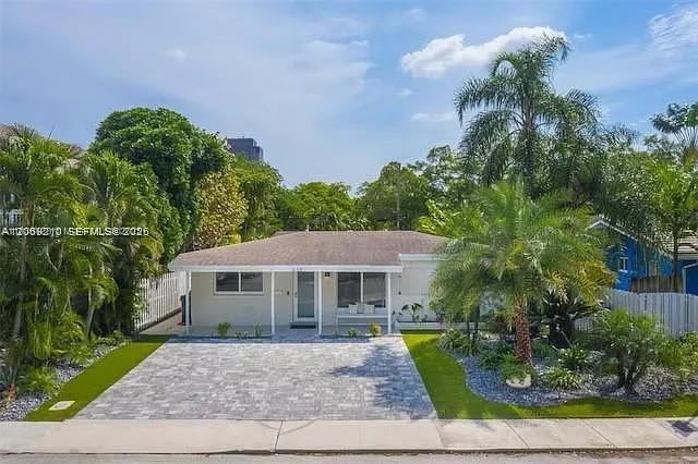638 Southwest 5Th Avenue – photo 1