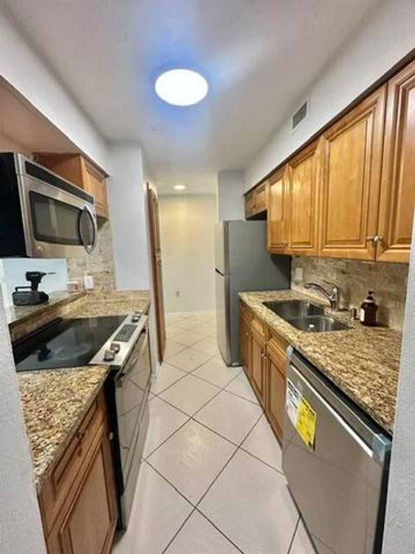 2305 N Congress Avenue 11, Boynton Beach, FL 33436 – photo 1