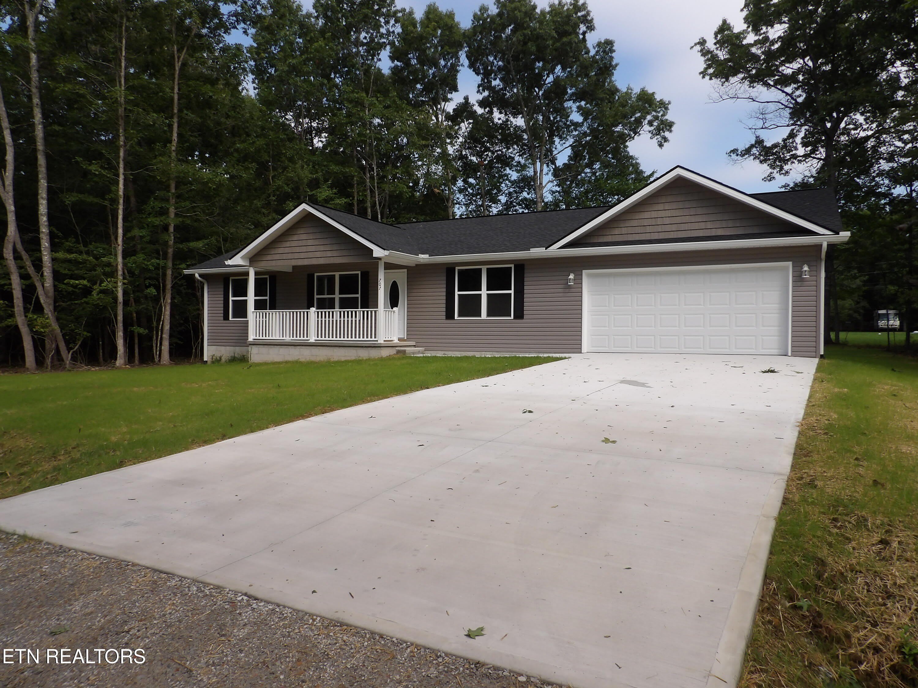 707 Oneida Lane – photo 1 of 26