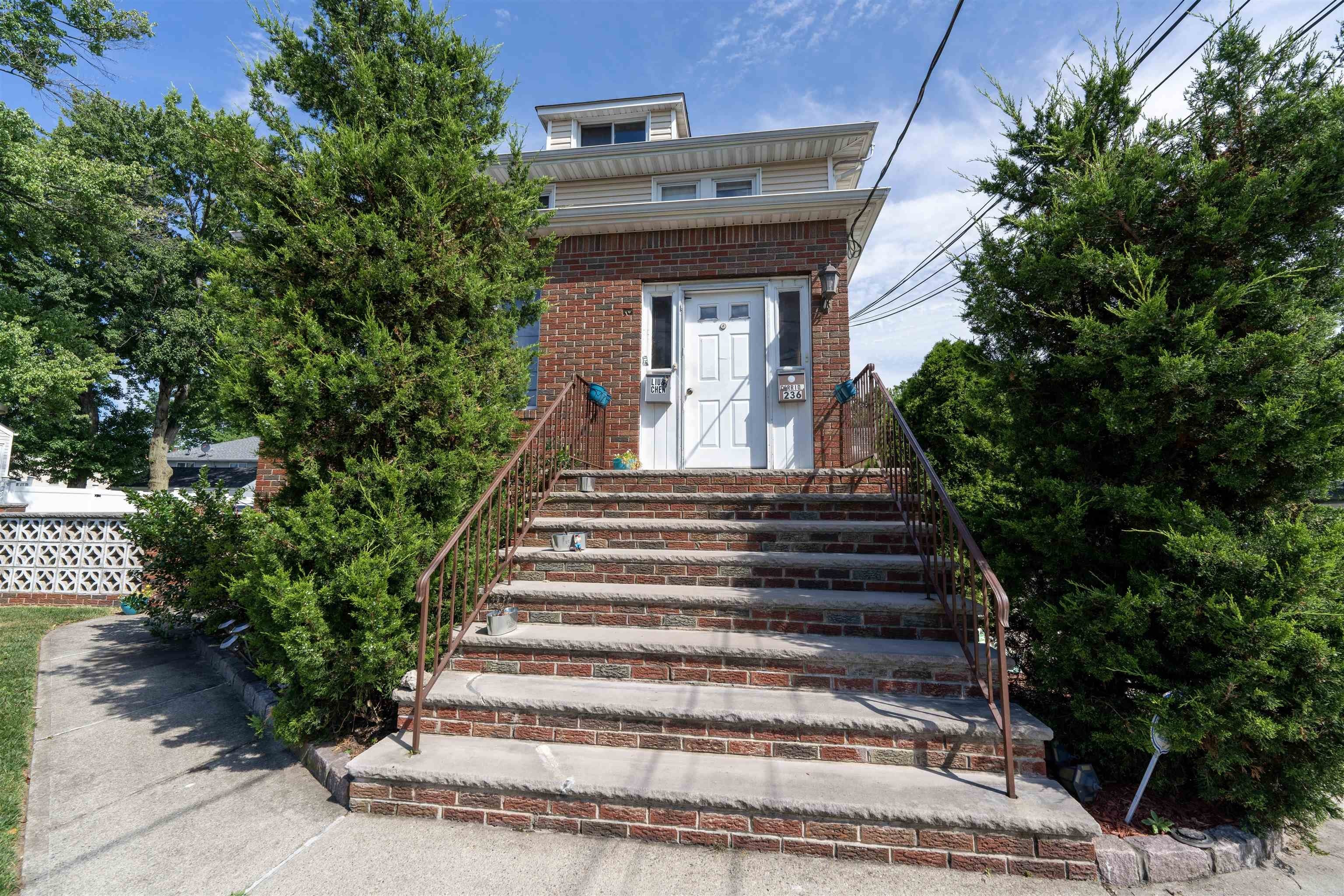 236 FRANKLIN ST – photo 1 of 6