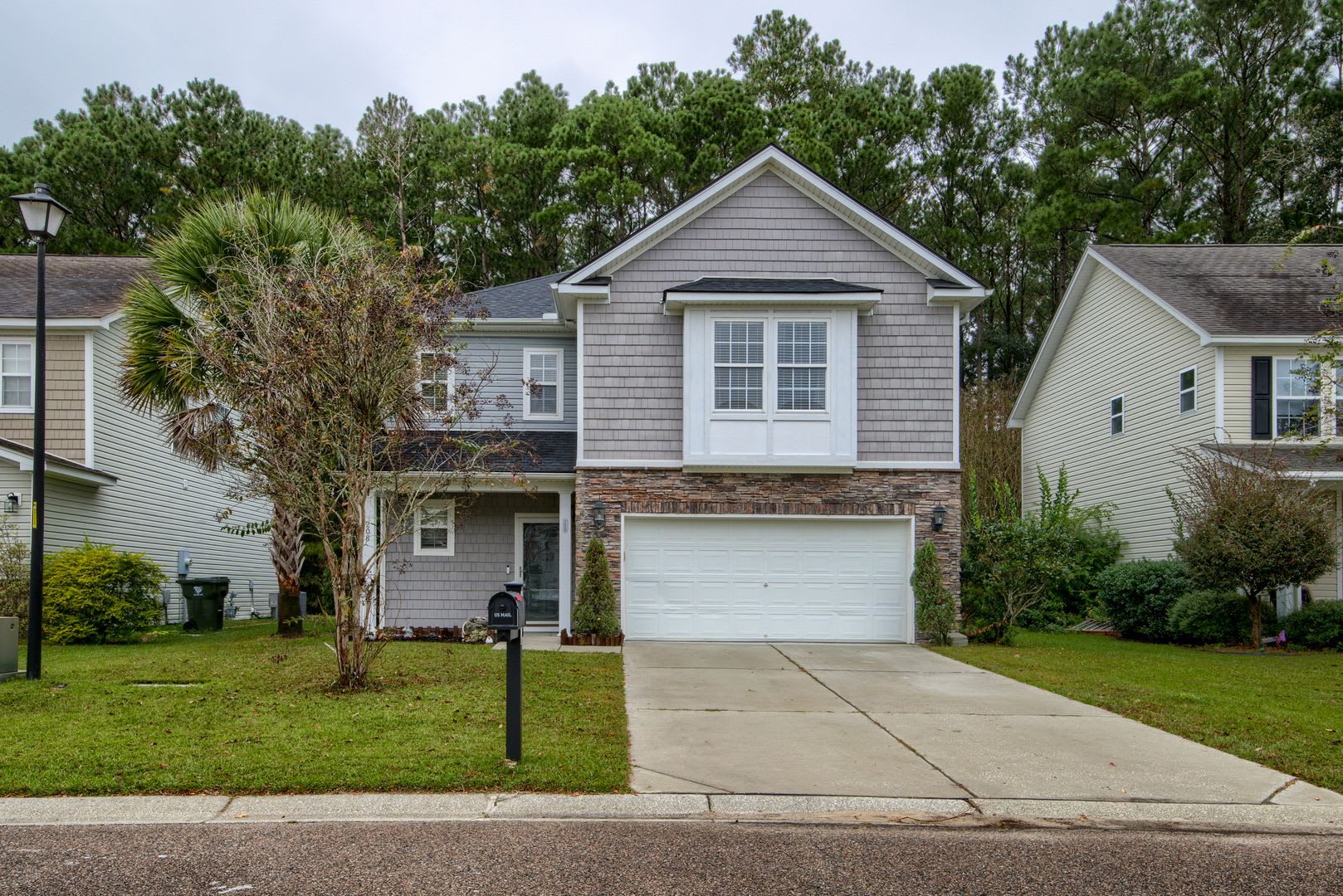 Spacious Home Near Foxbank Amenities – photo 1