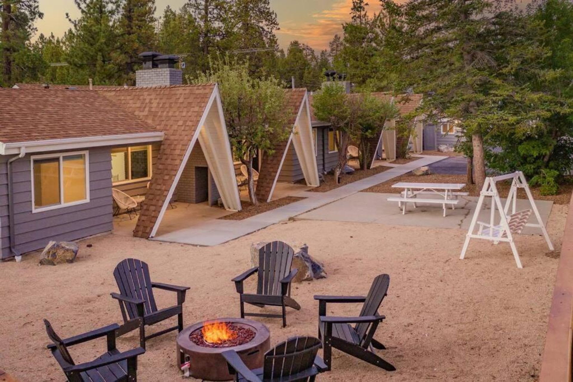 Cozy, Fully Furnished, One Bedroom One Bathroom Rental Minutes Away from the Big Bear Lake Front! – photo 1 of 20