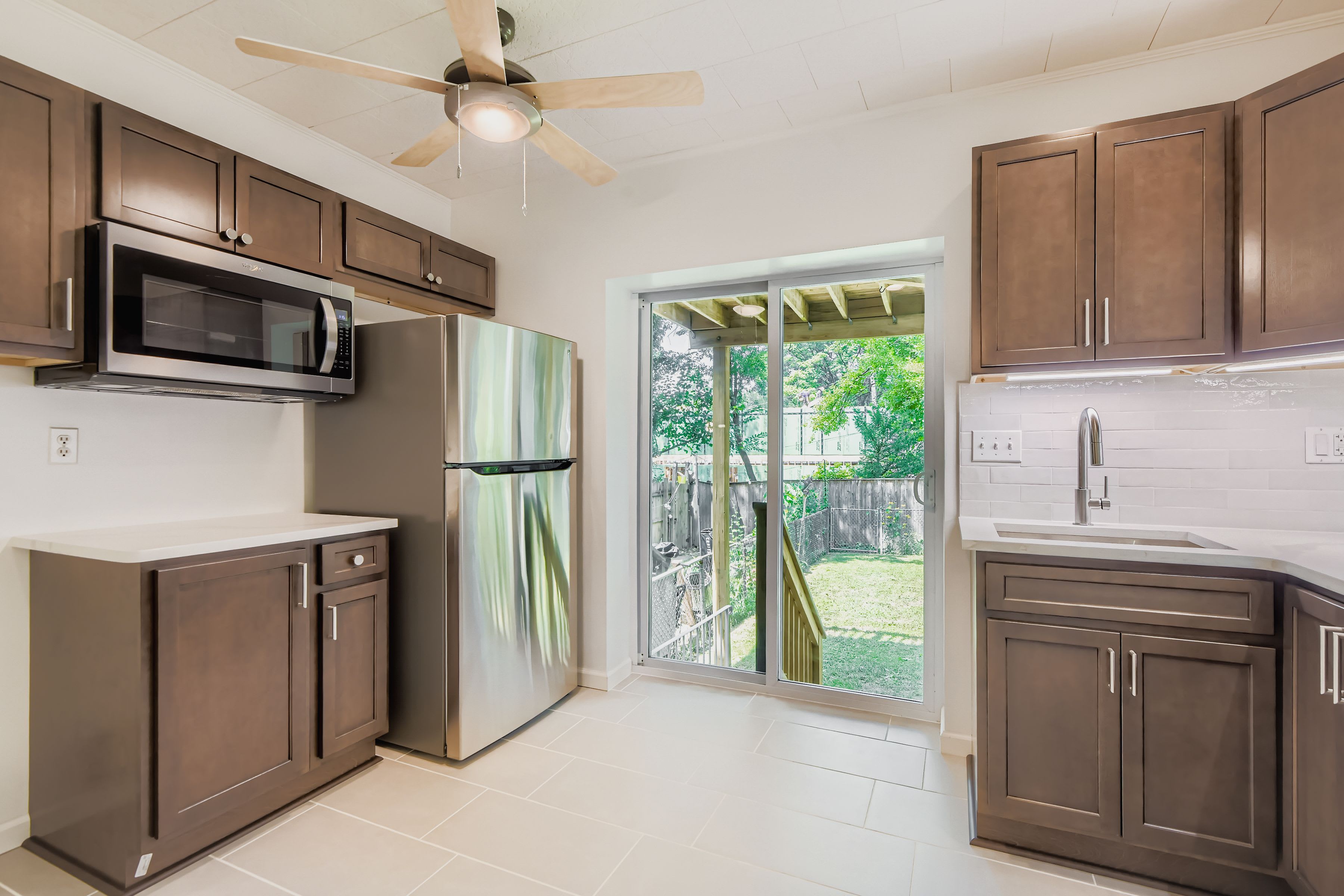 1000 W 41st St – photo 1