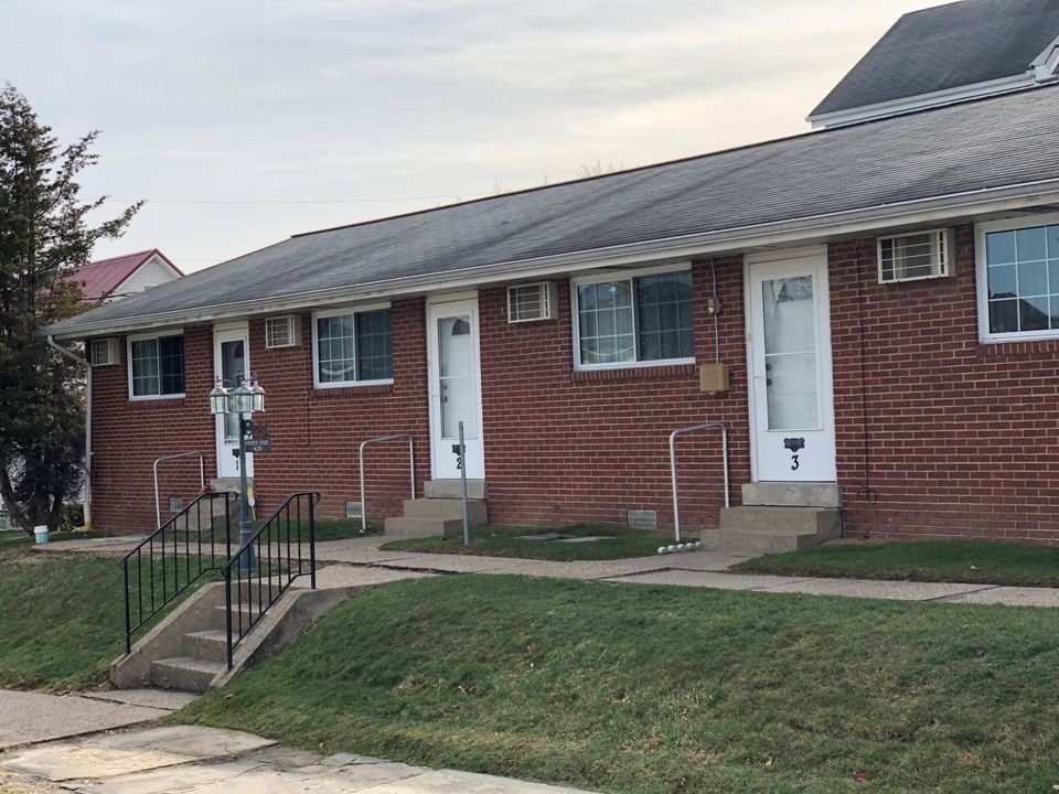 420 Foster St – photo 1 of 10