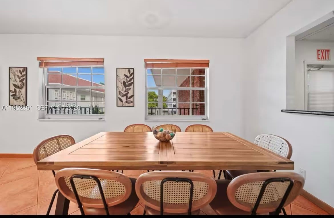 2424 NE 9th St – photo 1
